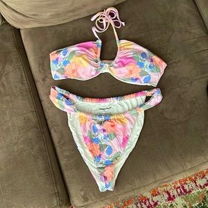 Dippin’ Daisies Bikini L Never Worn